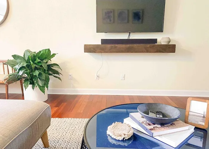 Holiday home 2br Modern & Cozy With Parking Pensacola