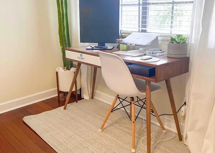 Holiday home 2br Modern & Cozy With Parking Pensacola
