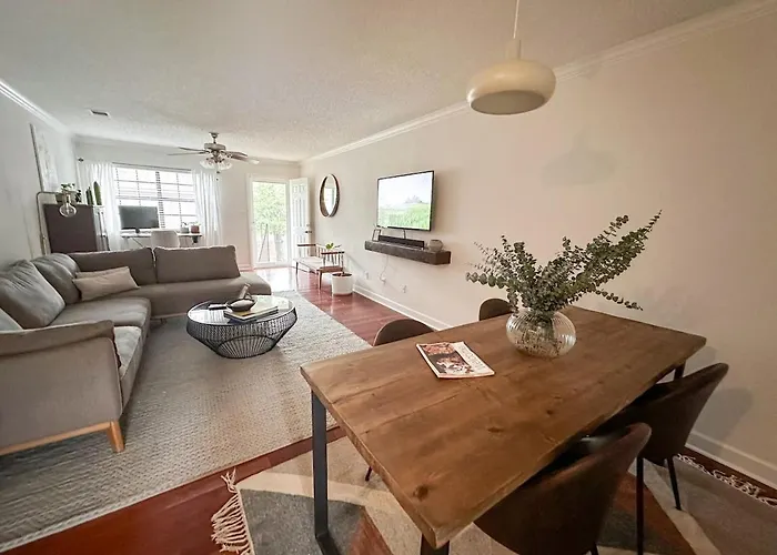 Holiday home 2br Modern & Cozy With Parking Pensacola