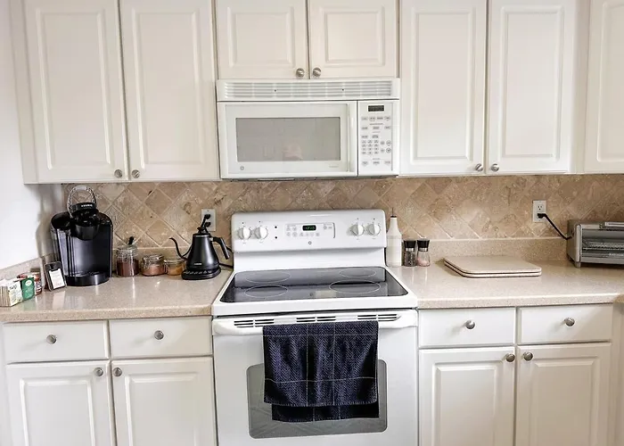Holiday home 2br Modern & Cozy With Parking
