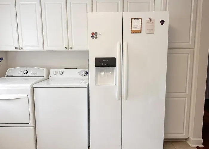 2br Modern & Cozy With Parking Holiday home Pensacola