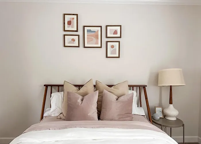 2br Modern & Cozy With Parking Holiday home *
