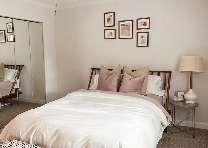 2br Modern & Cozy With Parking Holiday home *