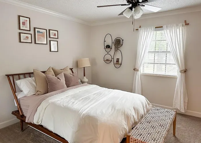 Holiday home 2br Modern & Cozy With Parking *