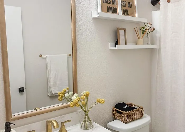2br Modern & Cozy With Parking Pensacola