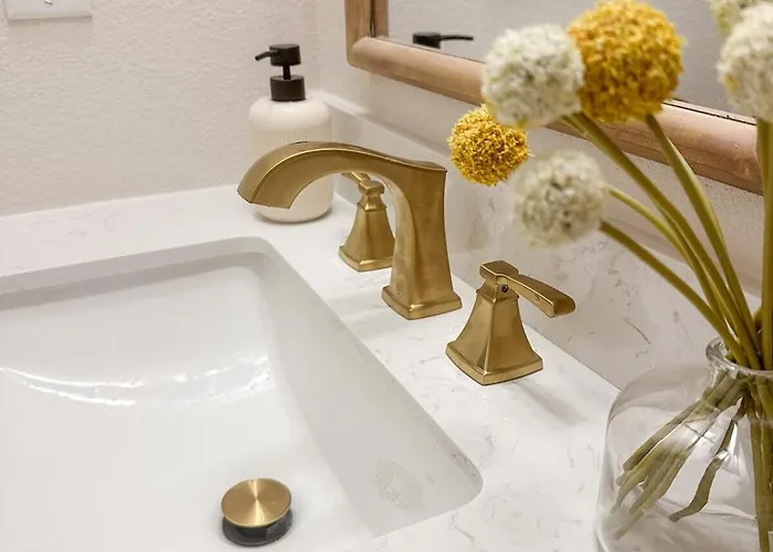 2br Modern & Cozy With Parking Pensacola
