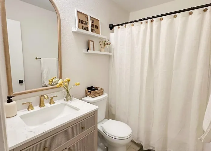 2br Modern & Cozy With Parking *