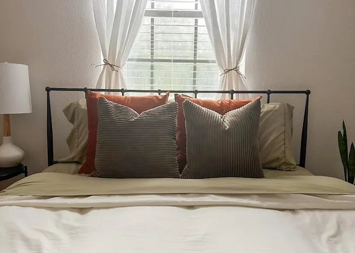 2br Modern & Cozy With Parking * Pensacola