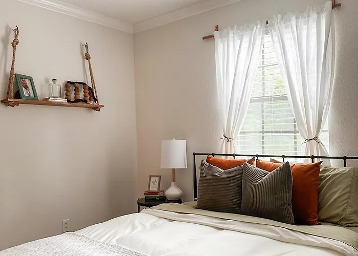 Holiday home 2br Modern & Cozy With Parking
